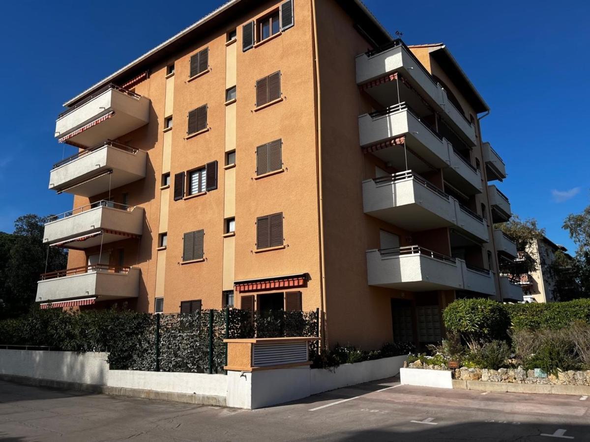 Joli Studio Ensolleille Cavalaire-sur-Mer Exteriör bild